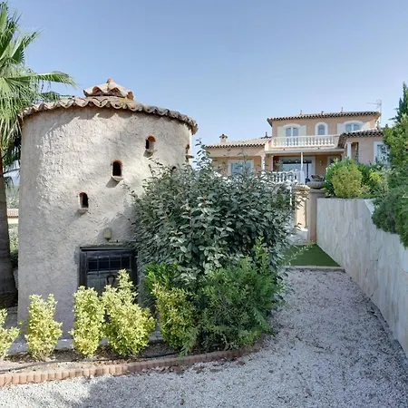 Elegante A Frejus, Piscine Villa