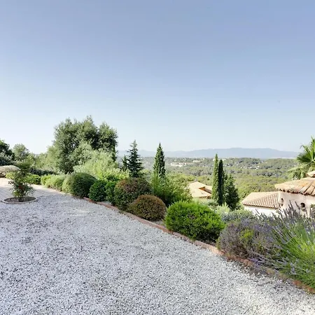 De 3 Avec Vue Sur La Piscine Privee Et Jardin Clos A A 7 Km De La *