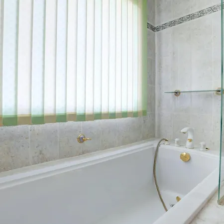 Elegante A Frejus, Piscine Villa